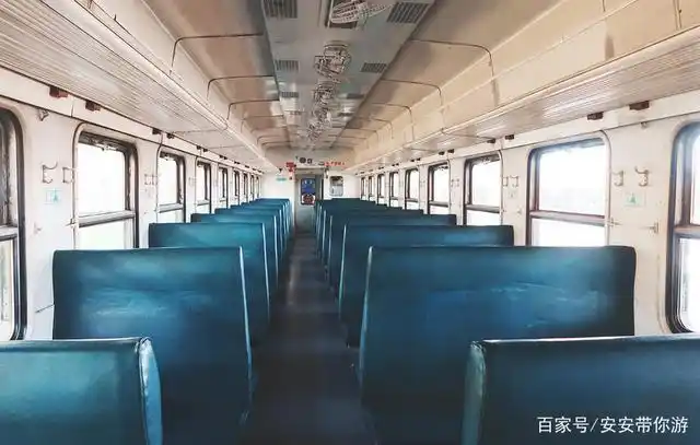 绿皮火车硬座有充电的地方吗