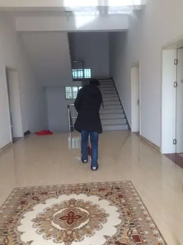 嗯,我拖地的背影最帅