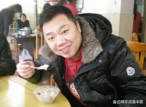 炊事班的故事20年演员现状有人住筒子楼有人晚年塌房