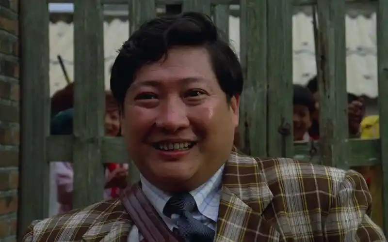 年轻的洪金宝不止能打 和张艾嘉演起爱情片也是一绝 最后乘船出国的