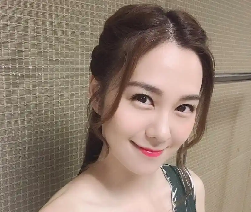 又走一个!27岁tvb小花梁茵被曝离巢,入行近10年不受捧