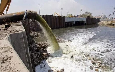 2,工业污水还也许渗透到地下水,水污染地下水,进而水污染作物;1,工业