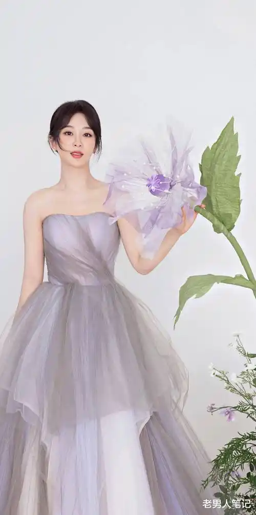 杨紫520婚纱大片,玫瑰粉氛围浪漫唯美,勾勒轻盈曼妙姿态_粉色_时尚