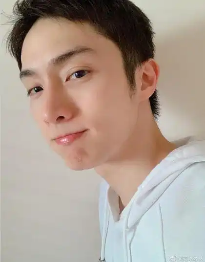 翁瑞迪有女朋友结婚了吗,他为什么外号叫阿本 本文共(1076字)