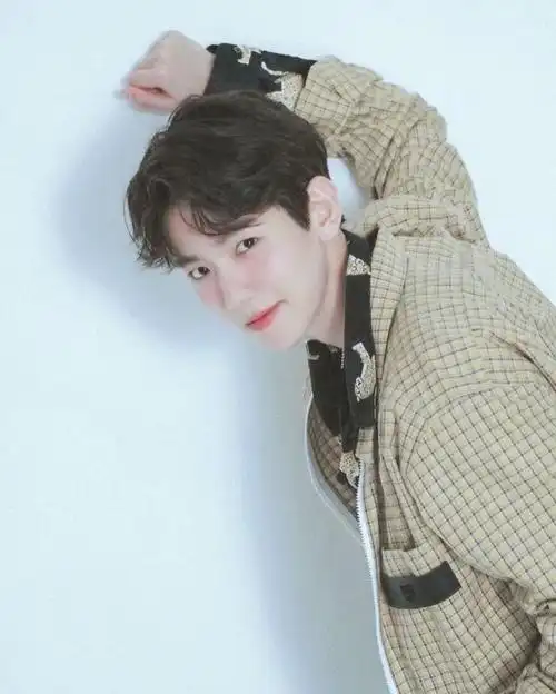 边伯贤/过几天就要和你在一起8年整了啊,很感谢你8年的陪伴,也感谢