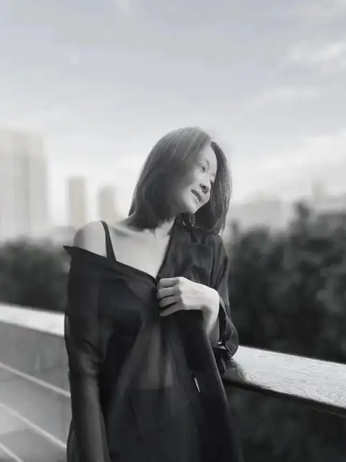 独立女性不被情绪裹挟才是高级的自由