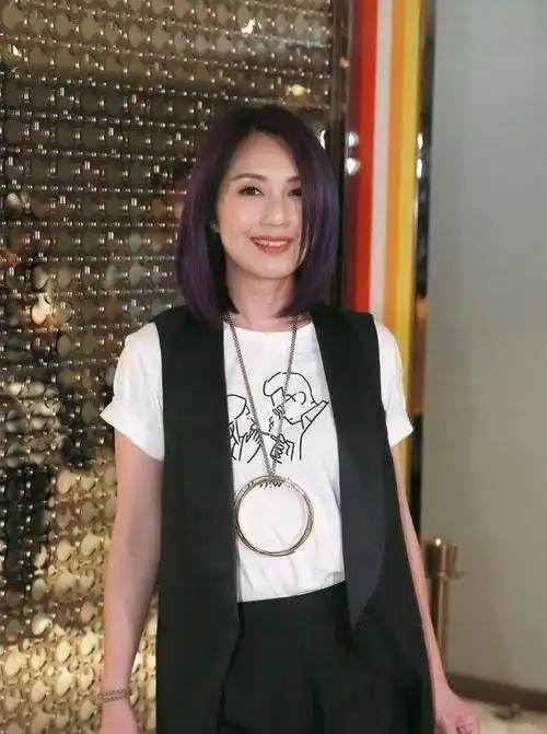 青春流逝,奔5的杨千嬅甜美可爱,有一种岁月沉淀下来的气质_电影_感觉