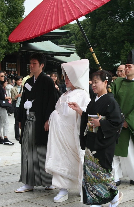 黑泽明的电影《梦》中狐狸娶亲的新娘是?