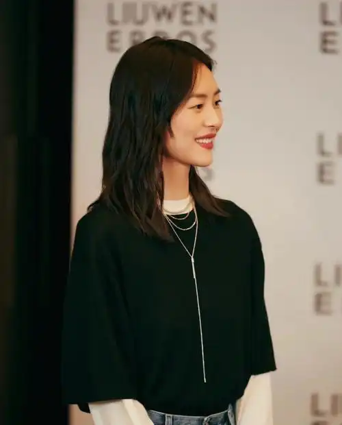 刘雯  #大表姐  #时髦精  #刘雯同款  #刘雯穿搭  #超模