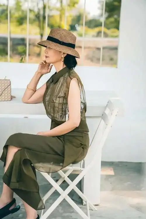 女人过了50岁尽量不要穿打底裤学三木妈妈这么穿优雅显气质