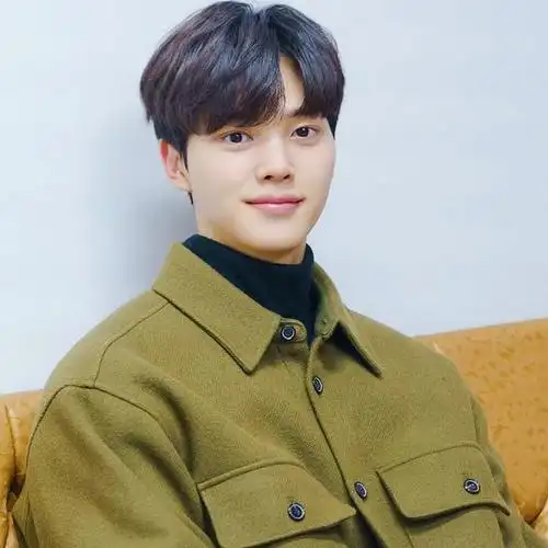 2021爆红帅气小鲜肉盘点!