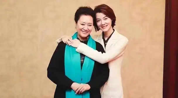 车晓母亲王丽云深夜悲痛发文好孩子你没有离开你活在我们心里