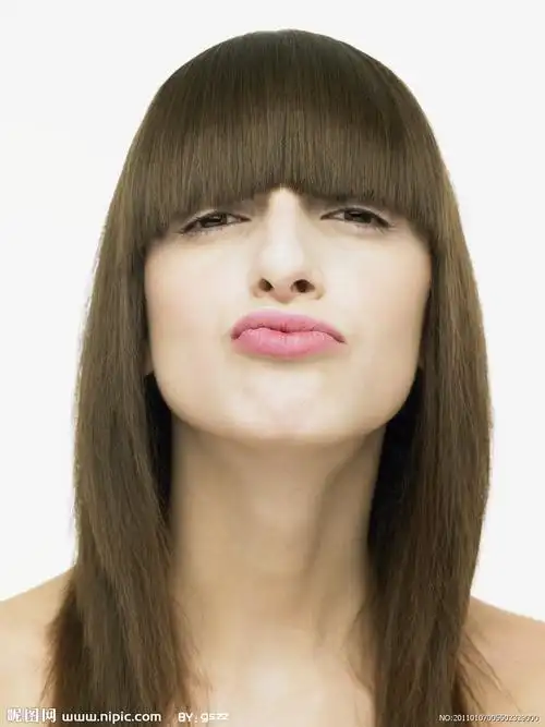 p>撅嘴,汉语词语,拼音是juē zuǐ,意思是翘起嘴,生气的样子. /p>