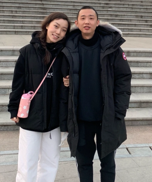 gai携哺乳期老婆蹦迪引热议王斯然产后状态好男生开高档酒对瓶吹