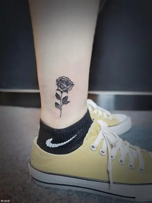 脚踝小玫瑰_纹身图案手稿图片_小雨的纹身作品集