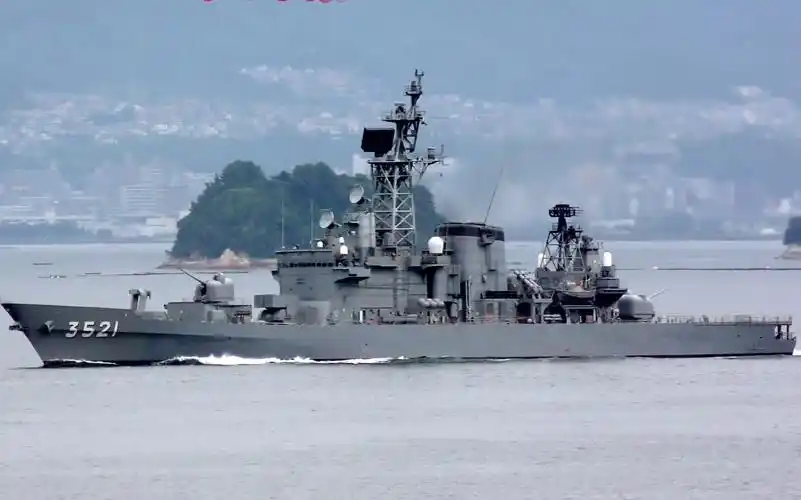 【海上自卫队】旗风级驱逐舰(训练舰)"岛风"号(tv-3521)航行在江田岛