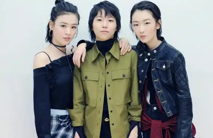 窦靖童,周冬雨,马思纯,三个年纪相仿的年轻人风风火火享受着他们的