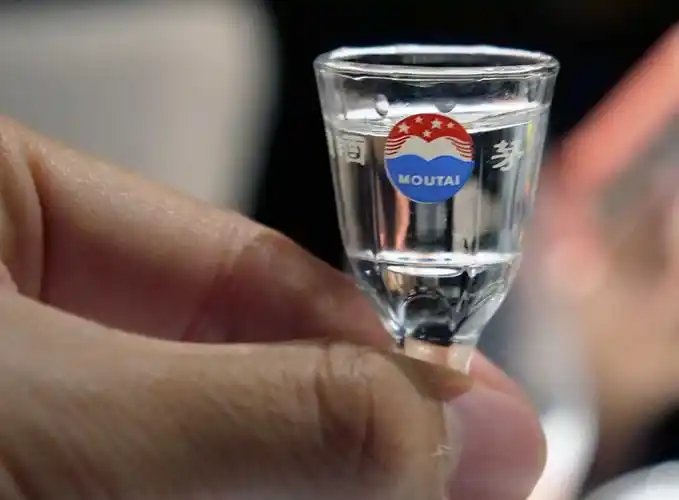 飞天茅台为什么要赠送两个小酒杯