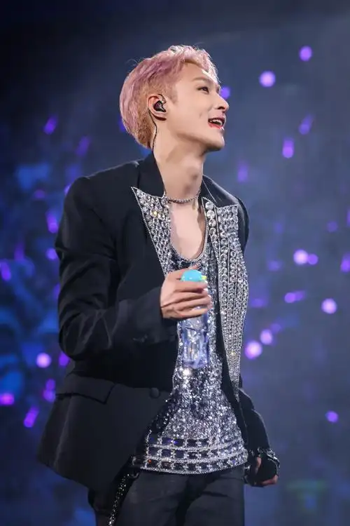 李治廷去张艺兴演唱会了#李治廷许愿好兄弟身体健康,这两人的感情也