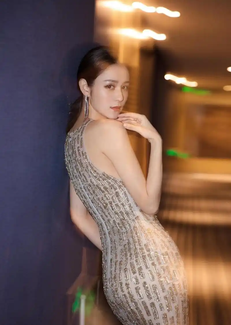 1/ 12 搜狐娱乐讯 10月20日,林峯新婚娇妻张馨月在个人社交平台上晒出