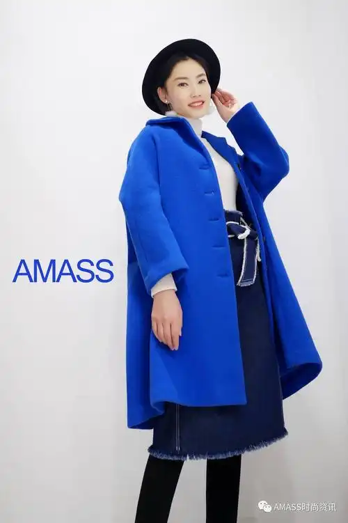 【amass】给冬天点颜色看看!宝石蓝让你高贵又好看