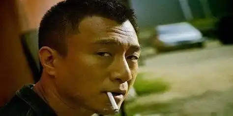 孙红雷室内抽雪茄被拍,对此孙红雷发文致歉:引以为戒下不为例_明星