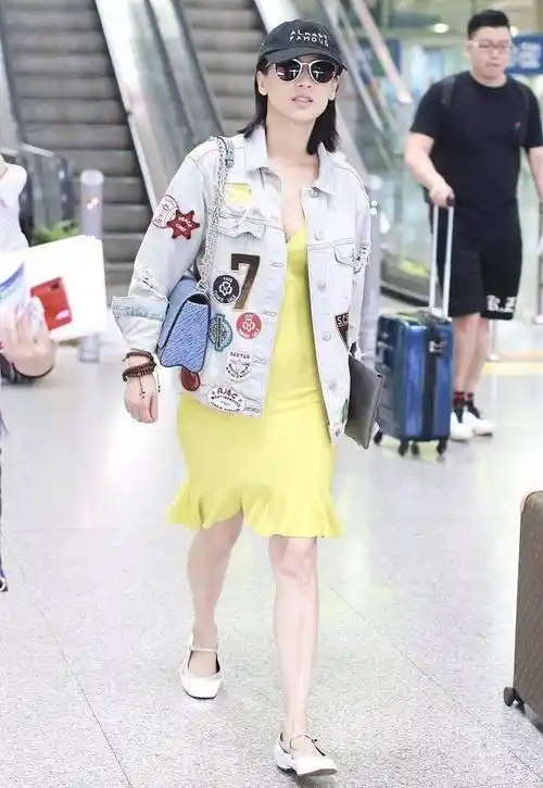 黄圣依到底有多矮踩10厘米高跟鞋跟穿着平底鞋的吴昕一般高