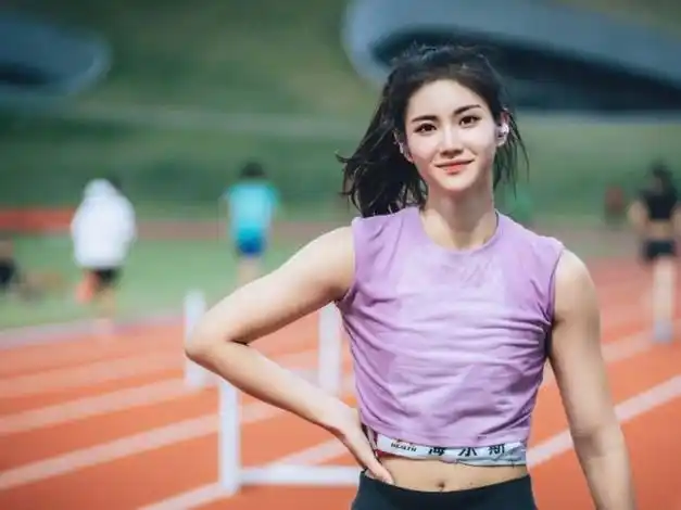 盛世美颜中国最美田径女神晒比赛照刘翔师妹雨中彰显古典美