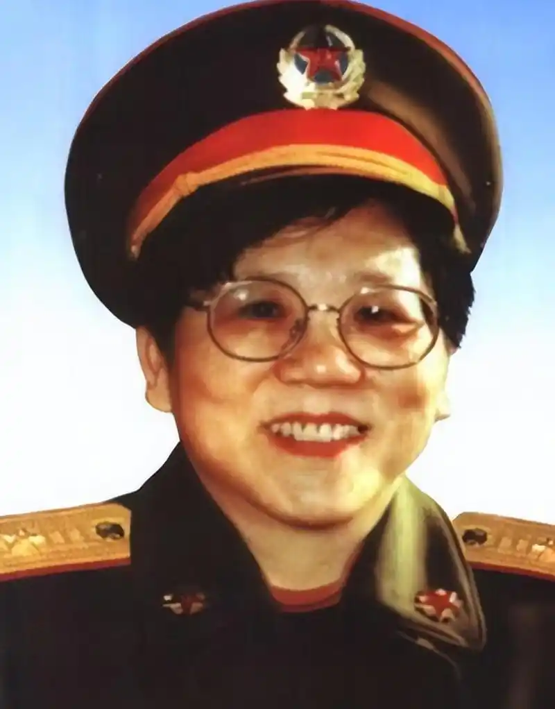 武警部队首位女将军,被关押6年晋升少将,父亲为副国级领导
