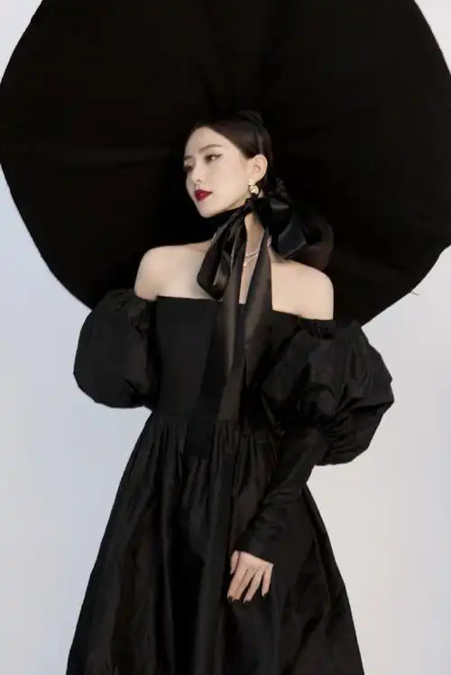 刘诗诗复古大片拍摄花絮曝光 神情冷艳气质优雅又迷人#明星