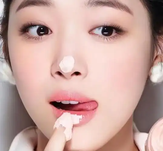 女人天天涂口红,唇部有必要做保养吗?现在知道还不晚