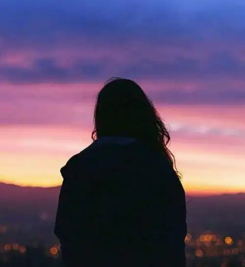 心理测试4个背影女孩哪个最难过测前任是否还对你念念不忘