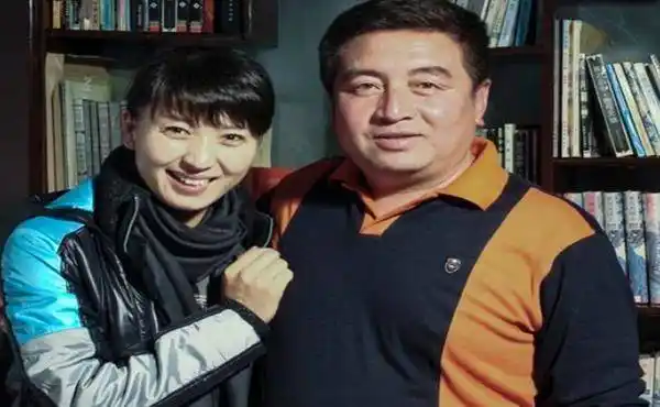 3年前,当上姥姥的闫学晶,意外怀二胎,24岁儿子一句话引热议_女儿_马叔