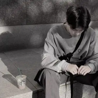 孤独伤感男生头像真人