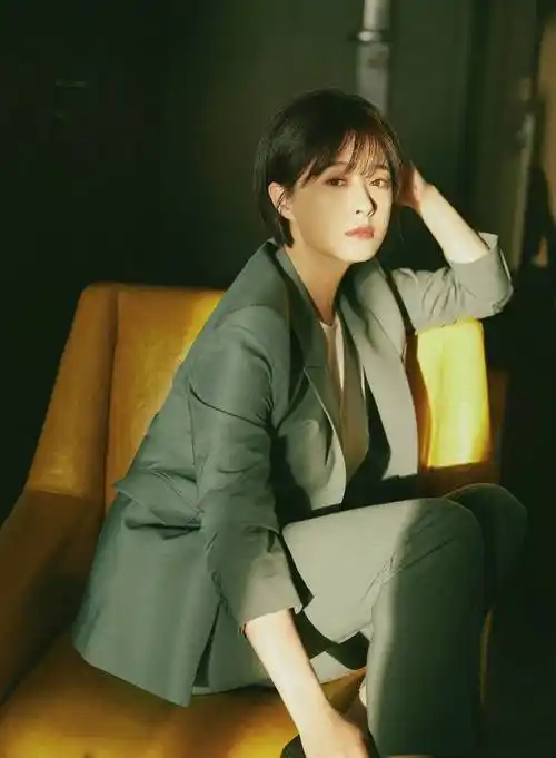 通常都是一些低热量高蛋白的漂亮餐,看来蒋欣也想成为一个九头身美女