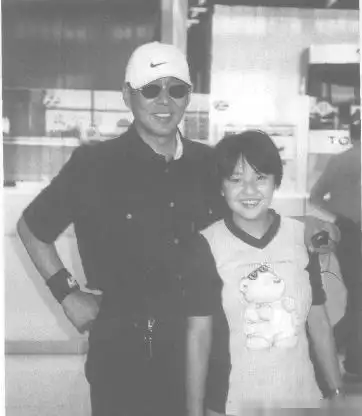 近日,某知名博主曝光了一组陈道明与女儿陈格从小到大的合影照片.