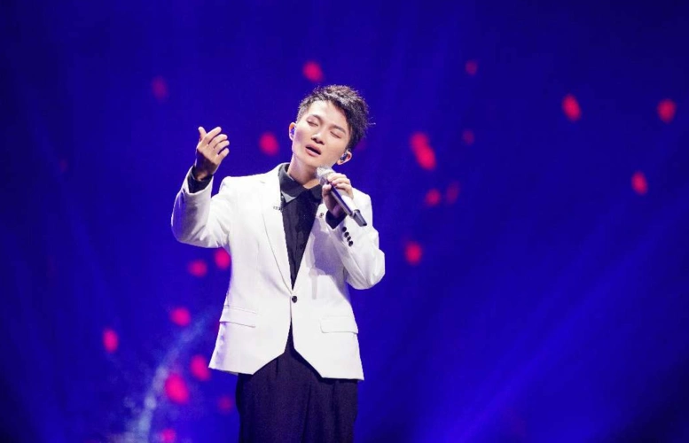 《声入人心》周深惊艳首秀 阿云噶搭档余笛洪之光荷尔蒙爆棚