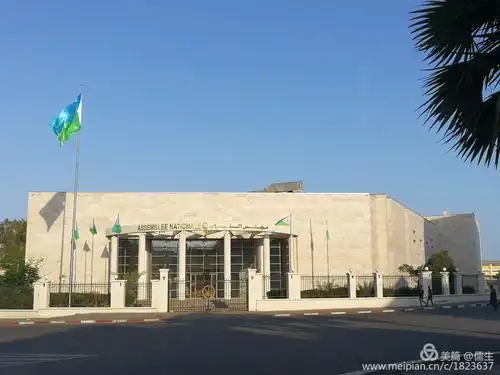 吉布提全国人口百万左右,首都吉布提城五十万人.