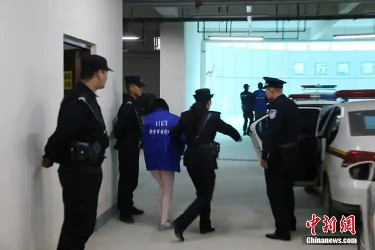 郑州"皇家一号"涉黄系列案开庭