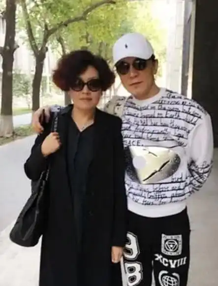 回顾哈文23岁嫁李咏恩爱多年生一女丈夫离世留下遗产无法接管