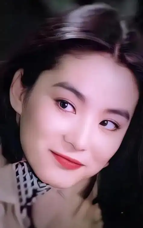 影星林青霞昔日美照,她是那种美而不自知美而不高傲,笑容清新甜 - 抖