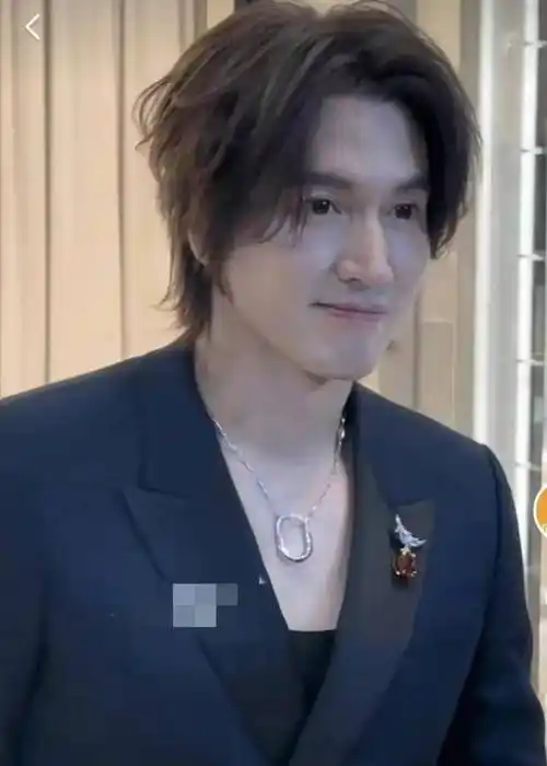 47岁言承旭近照曝光!身材依旧挺拔,皮肤紧致眼神如少年!