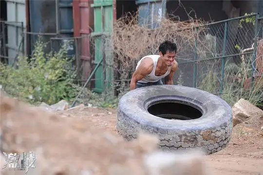 1000x665                                   彭于晏搬轮胎
