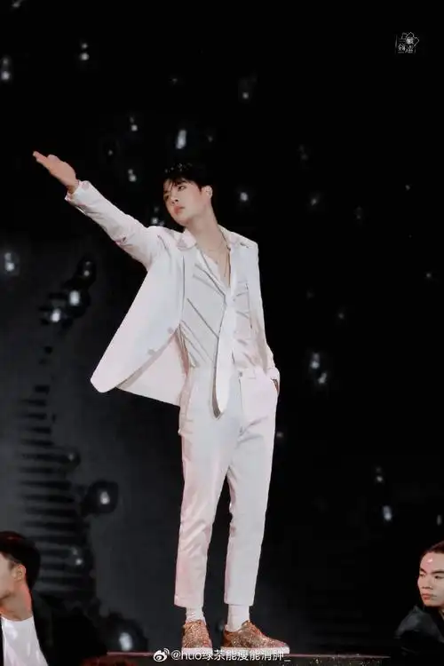 王一博#神的孩子在跳舞