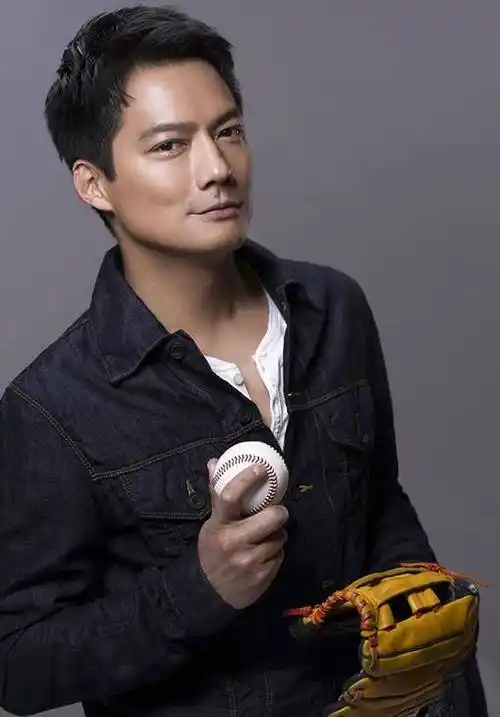 周迅离婚实锤高圣远与新女友热吻照曝光女方高调表白感情热烈