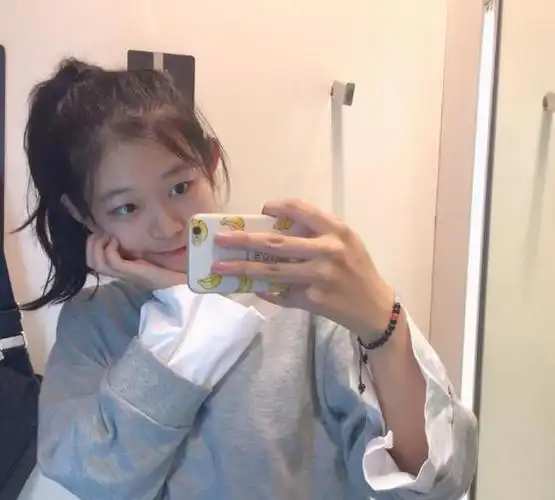 素颜皮肤也超好,满满都是胶原蛋白.