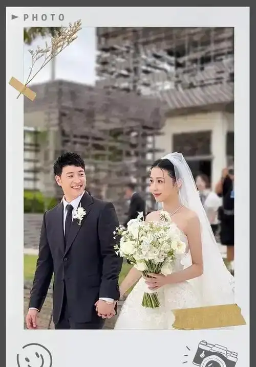 杨丞琳李荣浩亮相潘玮柏婚礼,甜蜜情侣装引热议