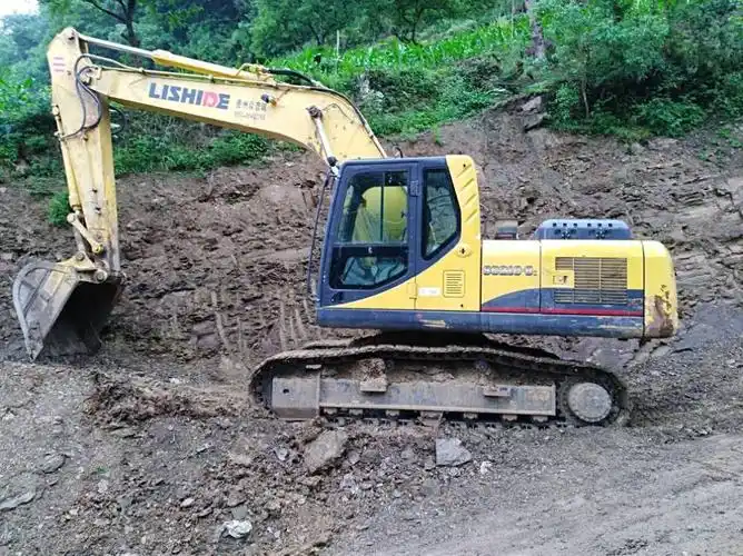 贵州铜仁地区出租力士德中挖sc210挖掘机