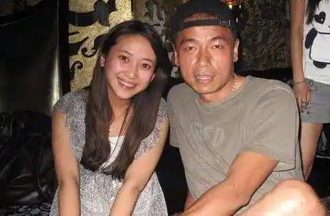 王挺与妻子"塞娅公主"曾经在多部影视作品中有过合作,也许是因戏结缘