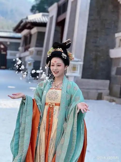 古装剧造型太不靠谱?被苏梦芸《花琉璃轶闻》的古典妆容美到了